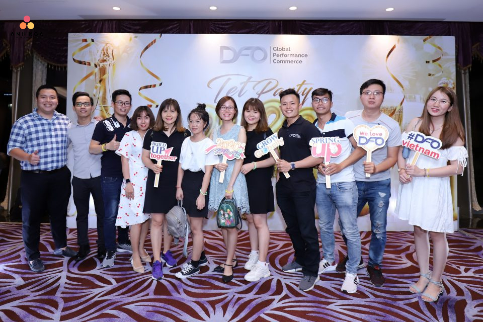 101+ Hashtag Tiệc Tất Niên "Chất Lừ" Kèm Caption Siêu Đỉnh