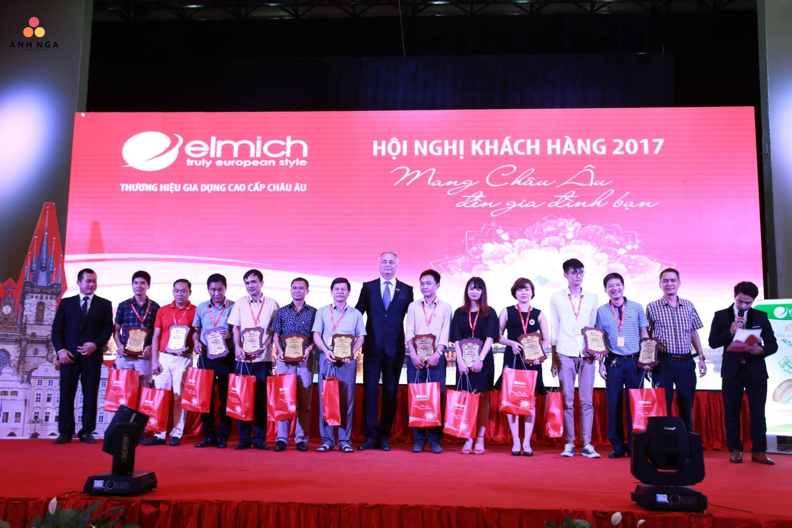 Mục tiêu cốt lõi của hội nghị khách hàng là xây dựng lòng tin và củng cố thương hiệu