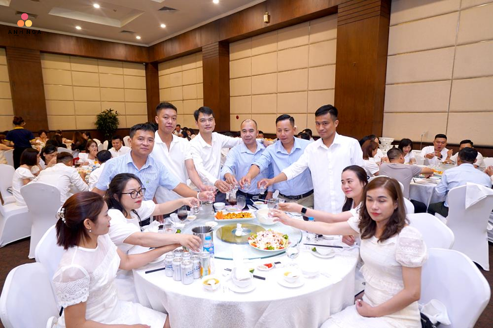 Các yếu tố khách mời, menu, MC,... trong buổi tiệc