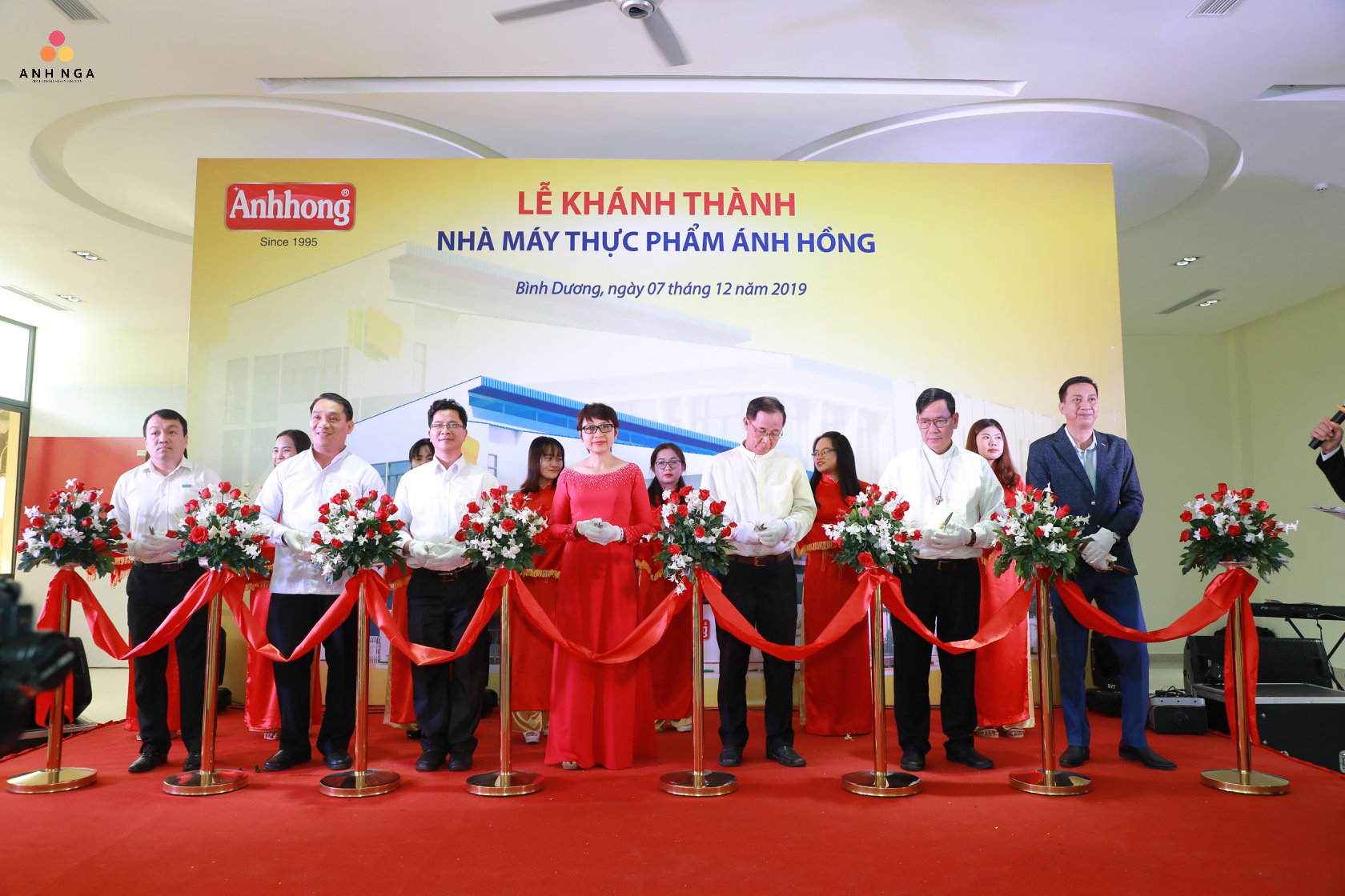 Nghi thức cắt băng khánh thành