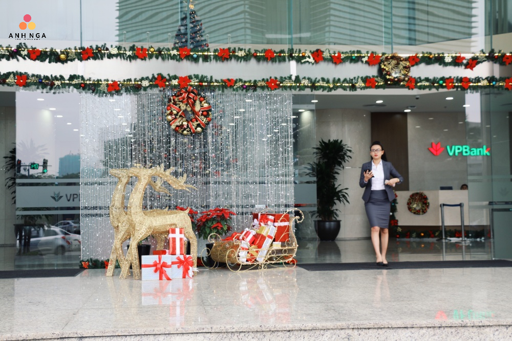 Trang trí noel ngân hàng phong cách hiện đại