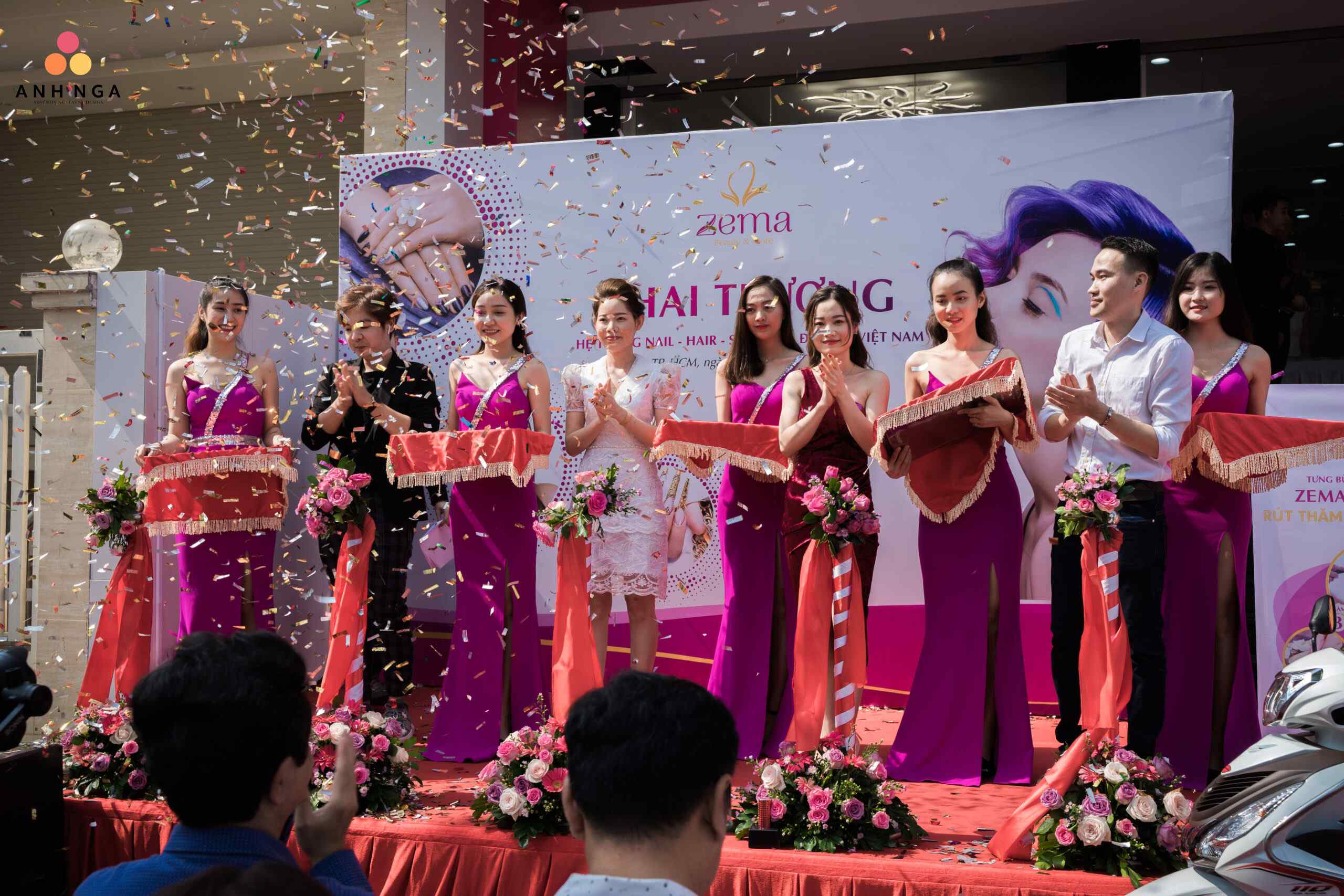 MC khai trương cho spa