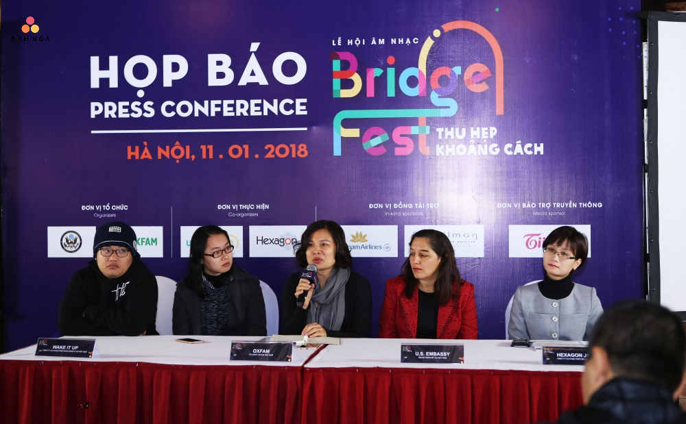 Tổ chức họp báo trọn gói