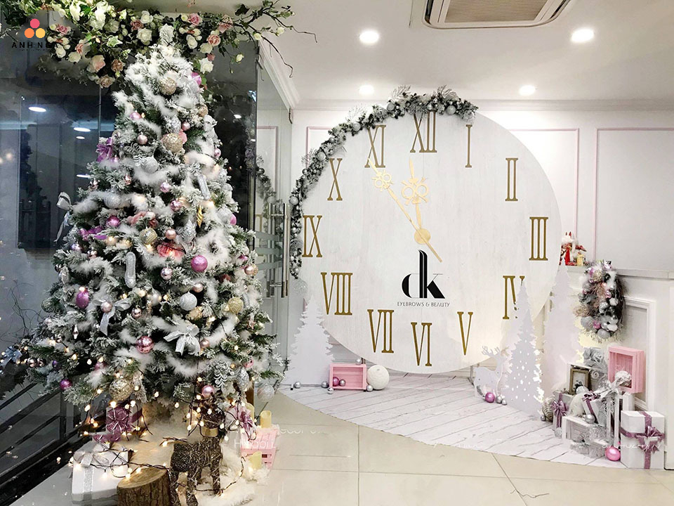 Cây thông noel phủ tuyết