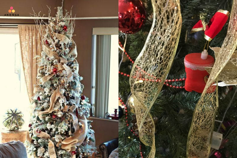 Cây thông noel với ruy băng